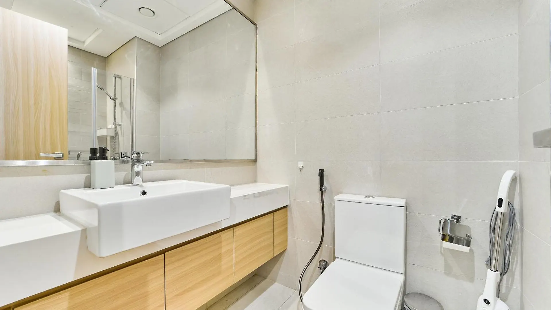 Elegant Studio In Al Jaddaf With Modern Amenities Дубай ОАЭ